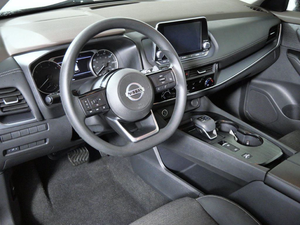 Used 2021 Nissan Rogue S FWD image 3