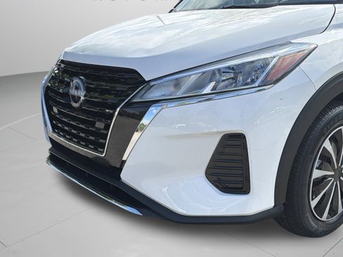 Used 2022 Nissan Kicks S FWD image 32