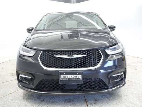 Certified 2023 Chrysler Pacifica Touring-L FWD image 12