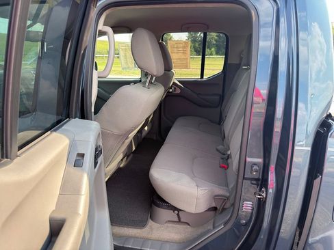 Used 2013 Nissan Frontier SV w/ SV Value Truck Pkg AWD/4WD image 23
