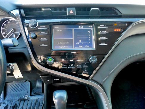 Used 2020 Toyota Camry SE image 27