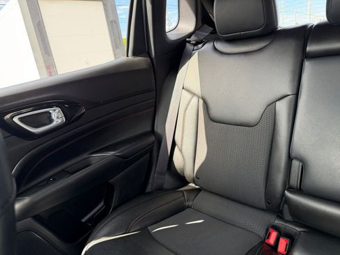 Used 2025 Jeep Compass Trailhawk image 38