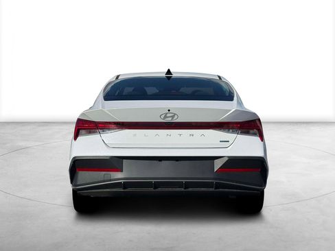 New 2026 Hyundai Elantra Hybrid FWD image 6