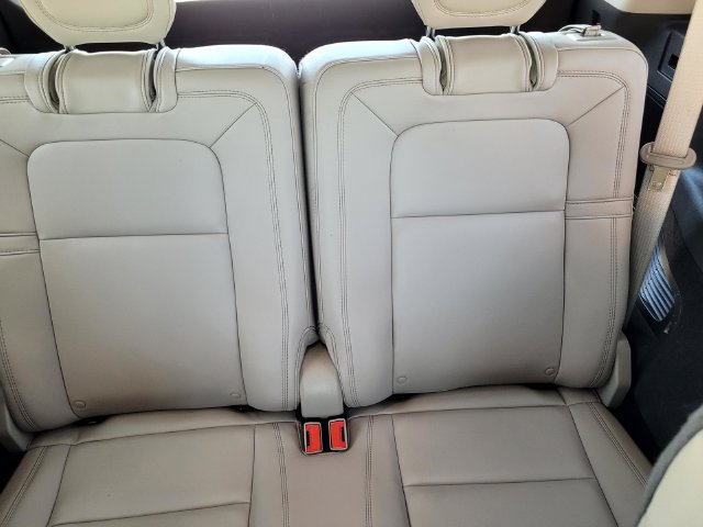 Used 2023 Lincoln Aviator Reserve w/ Equipment Group 201A RWD image 13