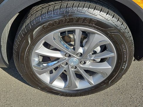 Used 2023 Buick Encore GX Essence w/ Experience Buick Package FWD image 8