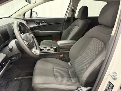 Used 2024 Kia Sportage LX image 5