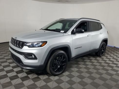 Used 2025 Jeep Compass Latitude w/ Altitude Special Edition image 8