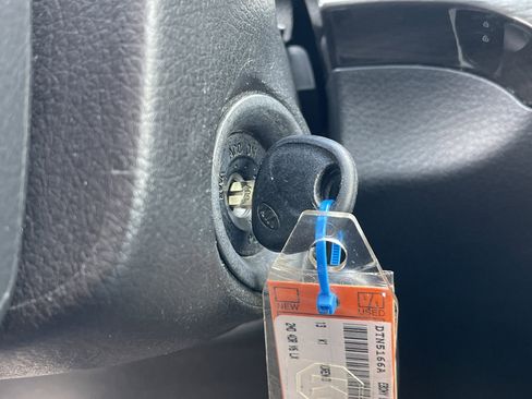 Used 2013 Kia Sorento LX image 15