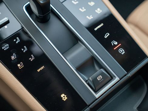 New 2026 Porsche Macan image 21