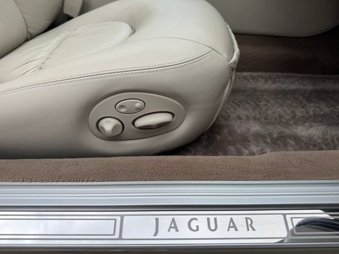Used 2001 Jaguar XJ Supercharged RWD image 70