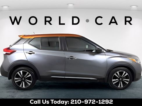 Used 2020 Nissan Kicks SR image 11