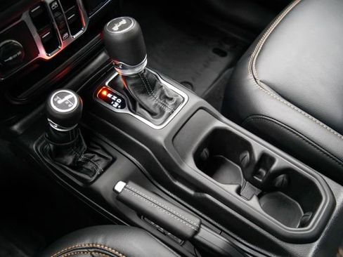 Used 2025 Jeep Wrangler Sahara image 21