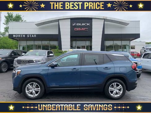 Used 2024 GMC Terrain SLE FWD image 1