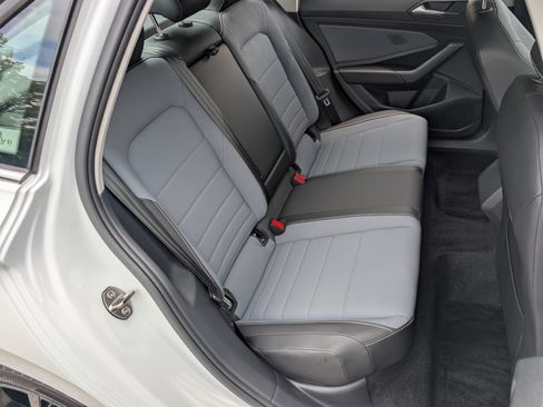 Used 2025 Volkswagen Jetta SE w/ Sunroof Package FWD image 20