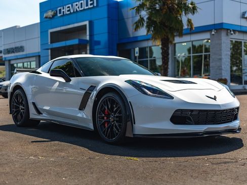 Used 2016 Chevrolet Corvette Z06 w/ 3LZ Preferred Equipment Group RWD image 7