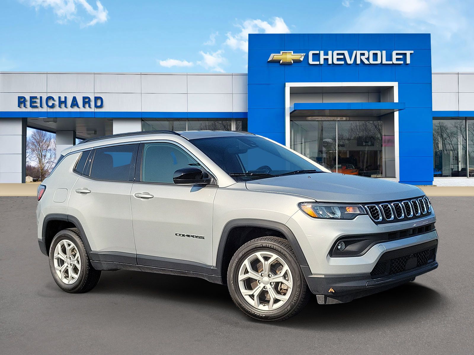 Used 2024 Jeep Compass Latitude AWD/4WD image 1
