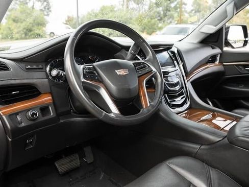 Used 2017 Cadillac Escalade ESV Premium Luxury image 49
