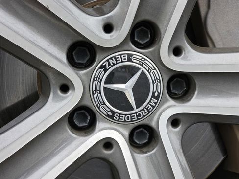 Used 2022 Mercedes-Benz GLC 300 image 11