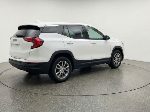 Used 2024 GMC Terrain SLT AWD/4WD image 9
