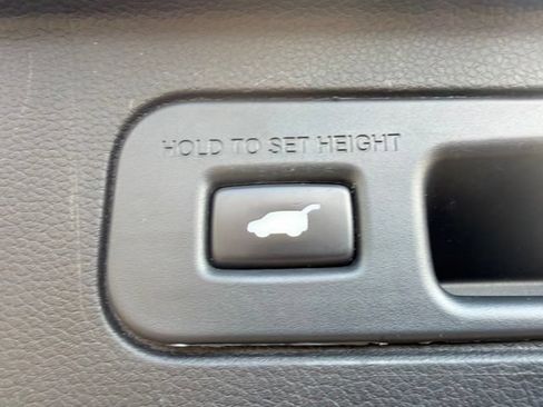 Used 2023 Honda Pilot Touring image 11