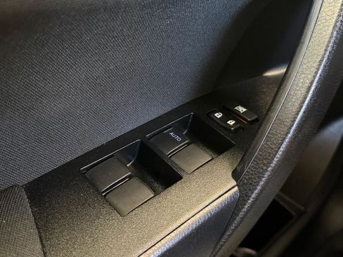 Used 2019 Toyota Corolla LE FWD image 18