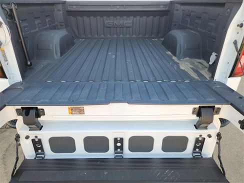 Used 2022 GMC Sierra 1500 SLT image 30