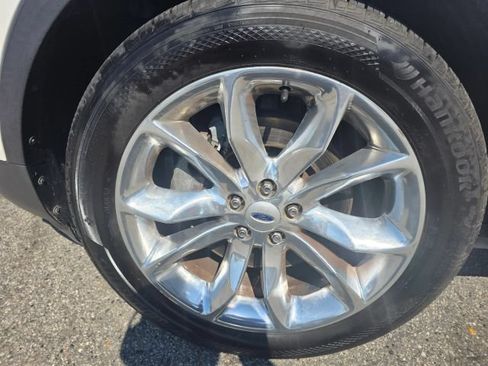 Used 2015 Ford Explorer Limited w/ Equipment Group 302A FWD image 9
