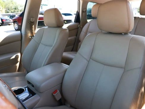 Used 2014 Nissan Pathfinder SL w/ Trailer Tow Package FWD image 6