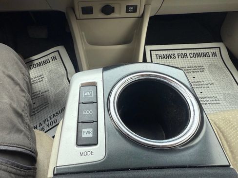 Used 2012 Toyota Prius V Five image 14