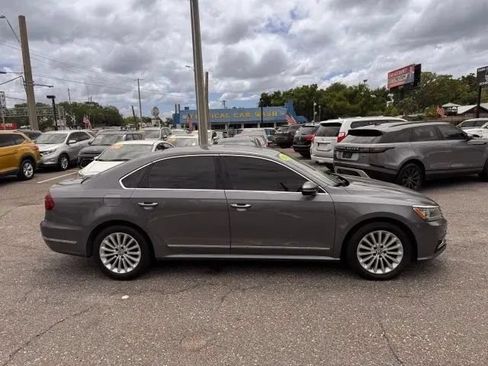 Used 2017 Volkswagen Passat 1.8T SE w/ SE Lighting Package FWD image 5