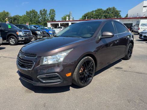 Used 2015 Chevrolet Cruze LT FWD image 1