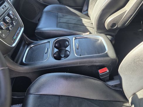 Used 2017 Dodge Grand Caravan SXT w/ Blacktop Package image 13