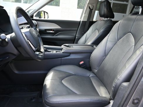 Used 2025 Toyota Grand Highlander AWD Hybrid image 19