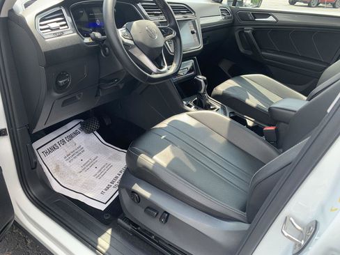 Used 2024 Volkswagen Tiguan SE image 14