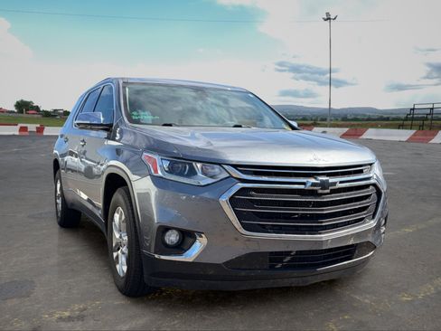 Used 2020 Chevrolet Traverse LT FWD image 2