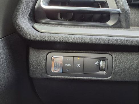 Used 2025 Chevrolet Traverse LT w/ Driver Confidence Package image 13