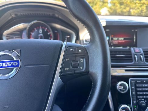 Used 2016 Volvo XC60 T5 Premier w/ Proximity Package FWD image 22