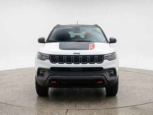 Used 2025 Jeep Compass Trailhawk AWD/4WD image 2