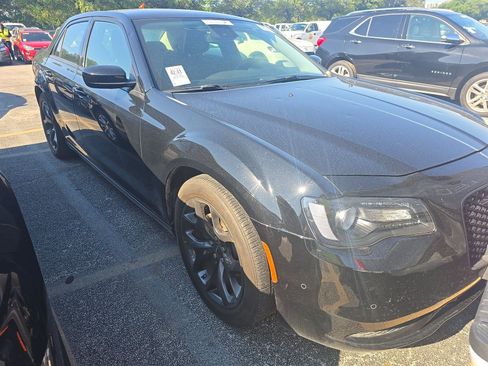 Used 2023 Chrysler 300 Touring w/ Safetytec Plus Group RWD image 2