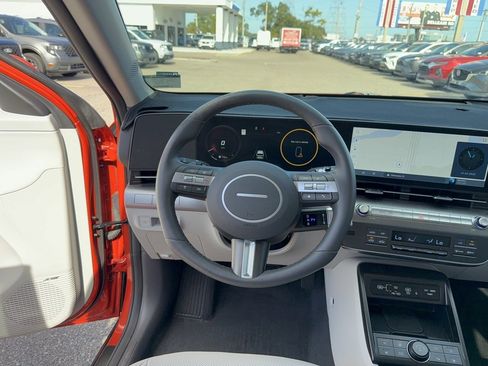 Used 2025 Hyundai Kona Limited image 31