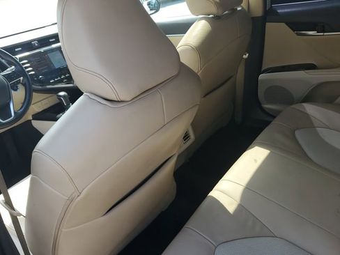 Used 2020 Toyota Camry XLE w/ Navigation Package FWD image 14