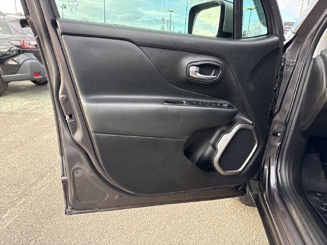 Used 2018 Jeep Renegade Limited AWD/4WD image 15