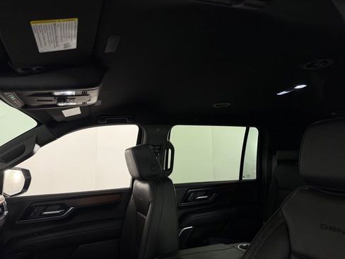 Used 2025 GMC Yukon XL Denali AWD/4WD image 24