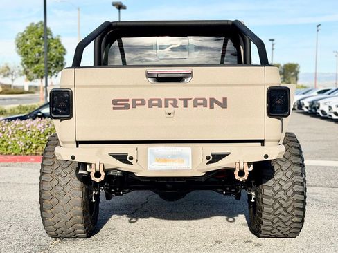 Used 2025 Jeep Gladiator Sport image 9