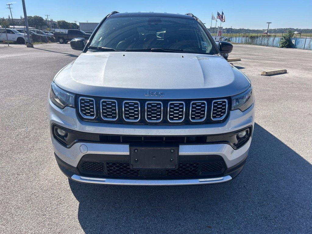 Used 2025 Jeep Compass Limited AWD/4WD image 4