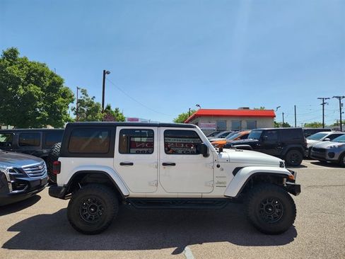 Used 2018 Jeep Wrangler Unlimited Sahara image 3