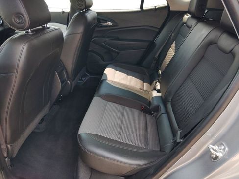 Used 2025 Chevrolet Trax LT FWD image 24