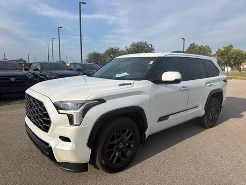 Used 2025 Toyota Sequoia Platinum AWD/4WD image 2