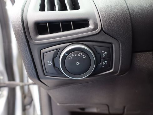 Used 2018 Ford Focus SE FWD image 11