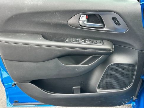 New 2026 Chrysler Pacifica Select image 12